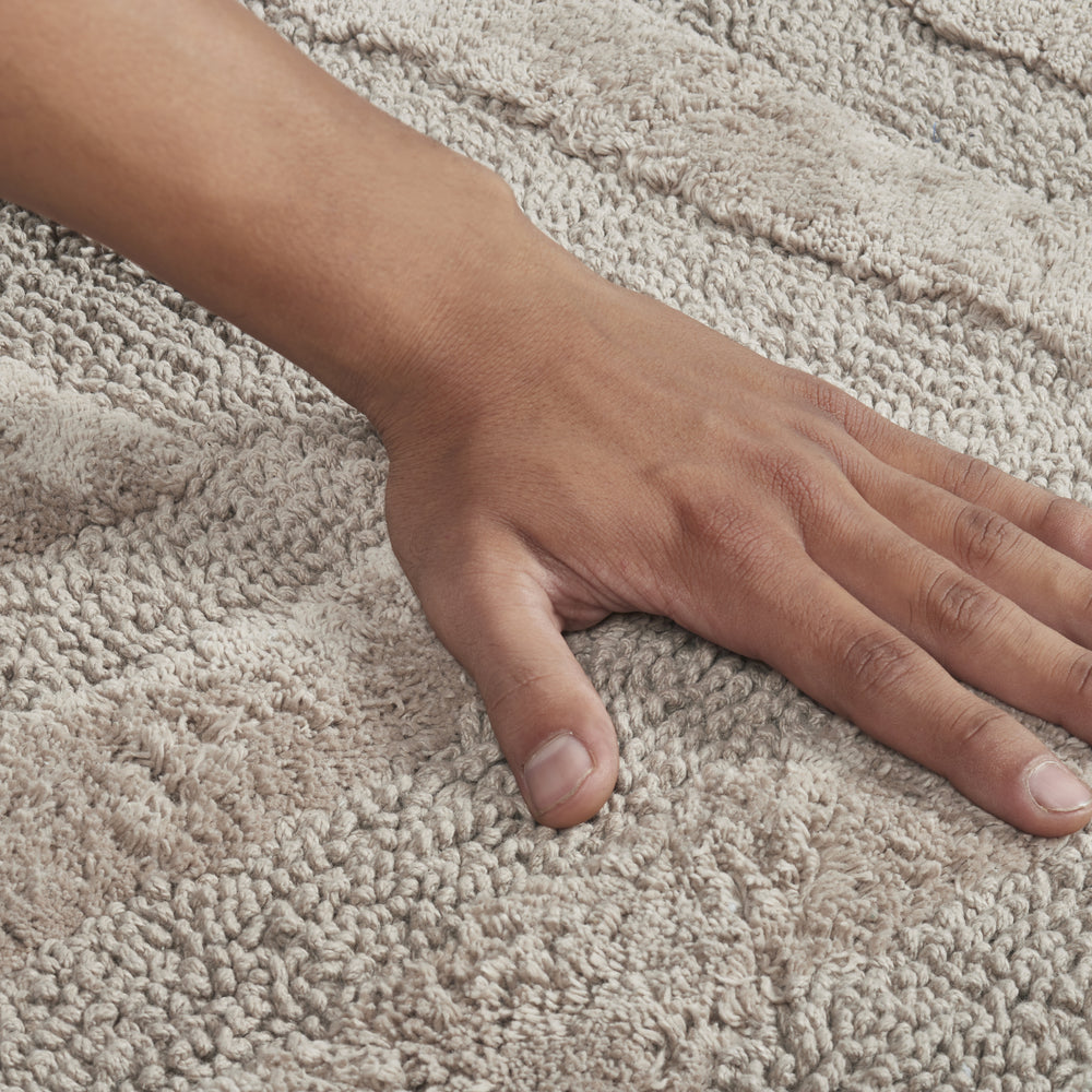 
                      
                        Better Trends Hugooo Collection 100% Cotton Bathroom Mat for Bathroom Decor, Non Slip Bath Mat,Multi-Purpose Bathroom Rugs, Quick-Dry & Water Absorbent Bathmat - 21x 34 Bath Rug, Sand
                      
                    